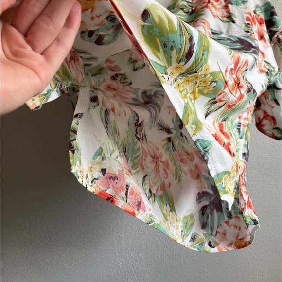Hawaiian Floral Short Sleeve Flowy Top Size M - Picture 5 of 7